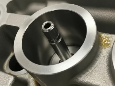 发动机里的“隐形守护者”：深度解析气门导管的作用、故障与维护