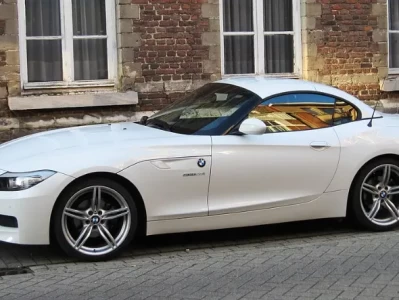 宝马z4硬顶敞篷_这款经典跑车究竟有何魅力