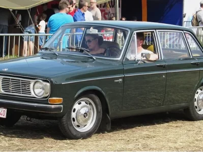 沃尔沃144经典老爷车_北欧传奇车型历史与特点解析