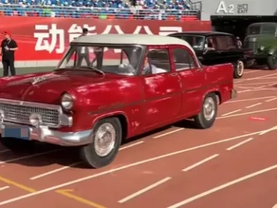 东风金龙轿车