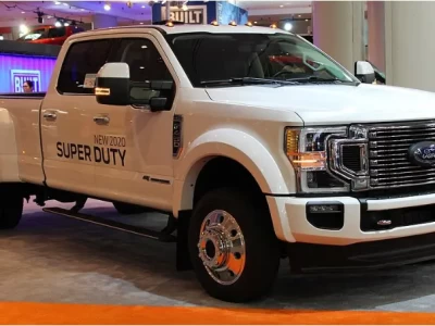 福特超级载重汽车_40,000磅拖拽力与1200LB-FT扭矩表现