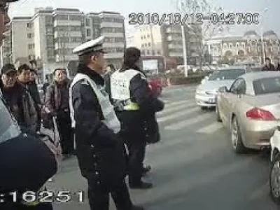 郑州无牌宝马z4_女司机驾驶无牌豪车引热议