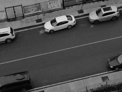 路边停车技巧_新手必学的安全停车不违停指南