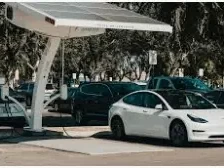 特斯拉H.E.L.P.应急闪光灯_升级版安全警示系统即将上车