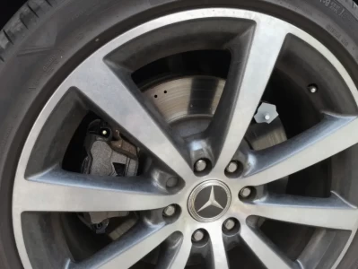 奔驰刹车异响怎么办？原因详解及实用解决指南