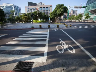 斑马线到底该画多宽？揭秘脚下“生命线”的国家标准与设计智慧