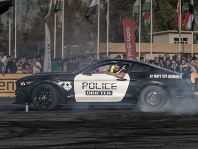 汽车漂移是什么_揭秘赛车漂移的原理与技巧