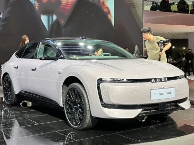 奥迪E5 Sportback vs 小米SU7：德系豪华驾控对决科技新贵的正面对决