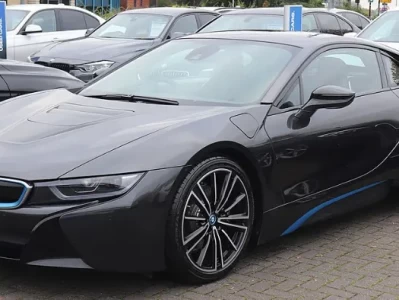 2025年宝马i8价格详解：二手市场行情、性能参数与购买指南