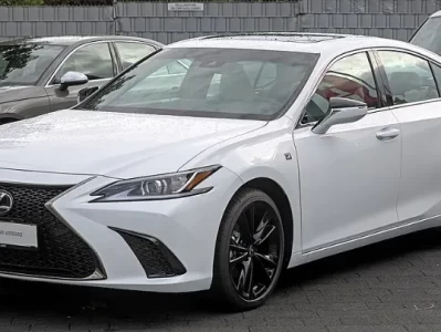 豪华车选择：雷克萨斯ES与捷尼赛思G80对比分析