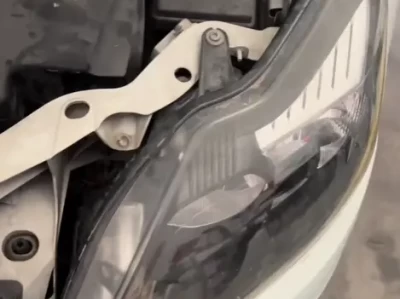 2012新福克斯大灯拆卸_详细图解教你轻松更换车灯