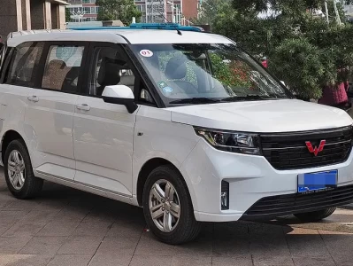 ​五菱宏光PLUS：为什么这款“平民路虎”，成了燃油工具车最后的绝唱？