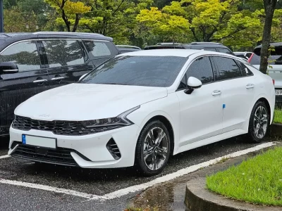 别再嘲笑“屌丝三宝”了，起亚K5的溃败，藏着普通人买车的最深陷阱