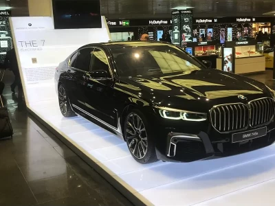 宝马7系插电混动车型_3款新动力选择含M性能版