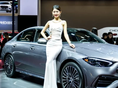 车辆自燃导致邻车受损_责任认定与保险理赔全流程解析