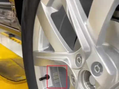 汽车平衡块_轮胎动平衡块正确安装位置详解