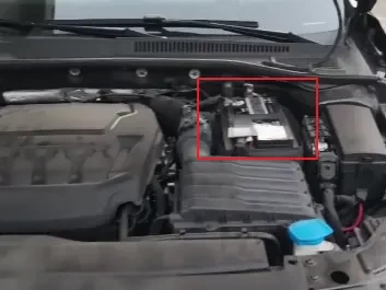 帕萨特电瓶位置_大众帕萨特蓄电池安装位置详解