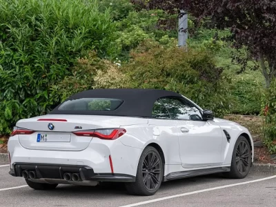 宝马M4敞篷车：为什么花100万买辆"不实用"的车，反而可能是理性的？