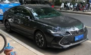 亚洲龙2022款2.0L豪华版_丰田旗舰轿车配置与性能解析
