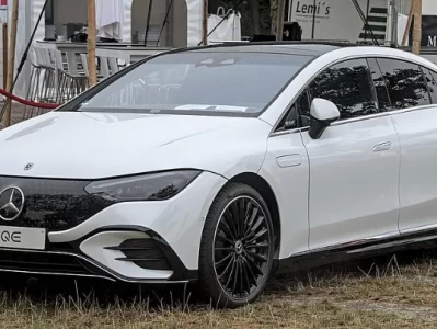 梅赛德斯-奔驰EQE电动轿车价格_豪华电动车起价76,050美元
