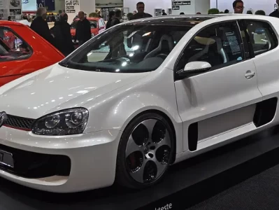 大众高尔夫GTI W12-650深度揭秘：把宾利引擎塞进两厢车，这才是真正的“西装暴徒”