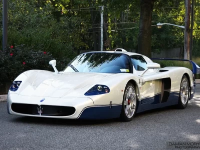 玛莎拉蒂MC12跑车价格：海神三叉戟的巅峰神作与“理财神器”