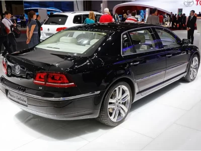 辉腾商务车_高端商务座驾的奢华体验