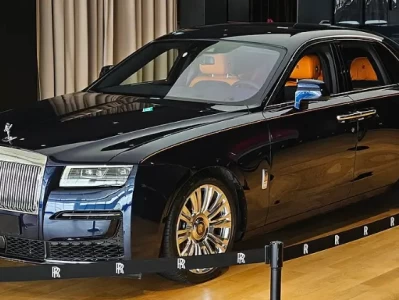 劳斯莱斯加长版落地要多少钱？2025最新报价与选配“潜规则”大揭秘