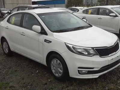 起亚K2图片_时尚小型车外观实拍图集