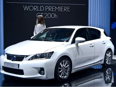 凌志CT200h_豪华混动轿车的性能与舒适体验