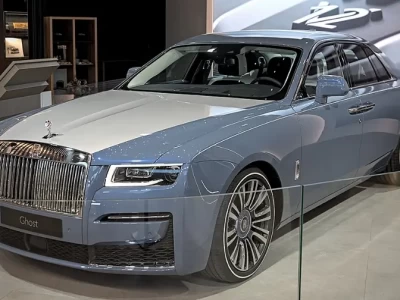 劳斯莱斯古思特（Rolls-Royce Ghost）全深度解析：以约驭博的工业巅峰，揭秘“移动行宫”的艺术与技术