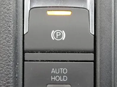 自动驻车功能使用技巧全解析：新手也能秒会的操作指南+避坑要点