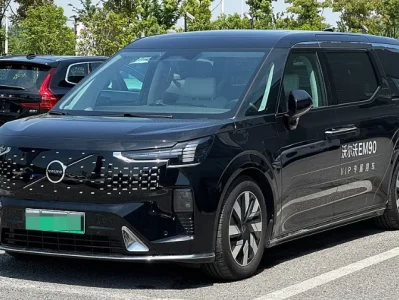 沃尔沃EM90深度解析：这辆“移动的北欧客厅”，到底值不值81.8万？