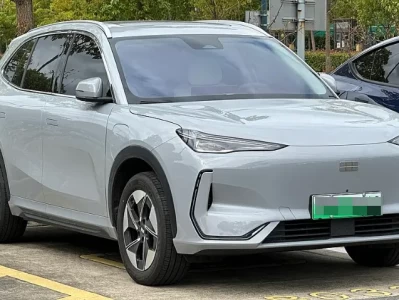 吉利银河E5真实用车报告：是“卷王”还是“虚标”？深度解析续航、空间与Flyme Auto体验