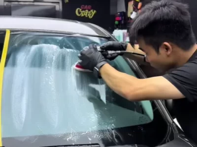 玻璃滑水膜_汽车挡风玻璃防雨镀膜效果实测