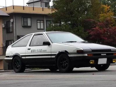 AE86是什么车_揭秘头文字D经典跑车的传奇故事