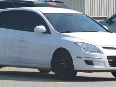 伊兰特两厢：一款"查无此车"的车型，藏着现代在华最尴尬的秘密