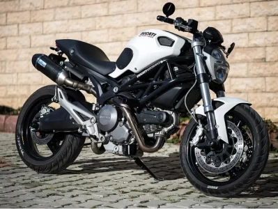 “小爸爸”里的杜卡迪摩托车，竟是拯救品牌的“怪兽”？