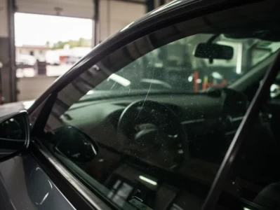 汽车玻璃什么牌子最好_2025年最耐磨汽车玻璃品牌推荐