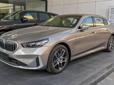 宝马5系全面评测_2025最新款豪华轿车深度解析