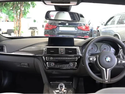 宝马m3内饰测评_豪华运动轿车的舒适度体验