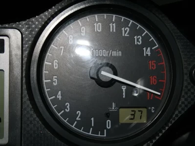 汽车发动机转速表有什么用_转速表功能详解与驾驶技巧