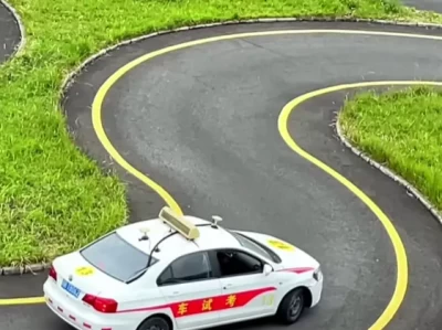 曲线行驶技巧_S路如何精准控制车身入弯