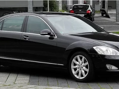 奔驰320是哪款车_奔驰经典车型全解析与购买指南