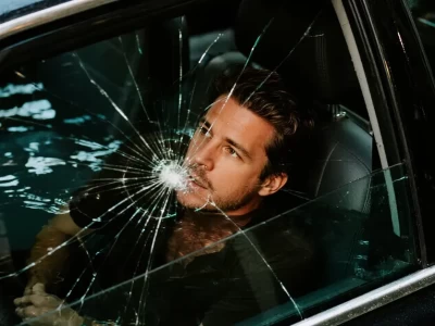 车辆落水自救指南_关键时刻能救命的5个逃生技巧