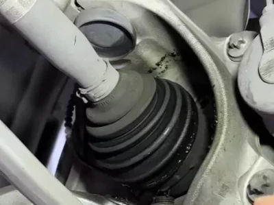 车轴漏油的常见原因_汽车底盘漏油问题全解析