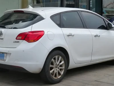 英朗xt空间怎么样_实测后排体验