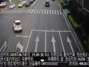 左转闯红灯扣几分_左转车道闯红灯处罚标准详解