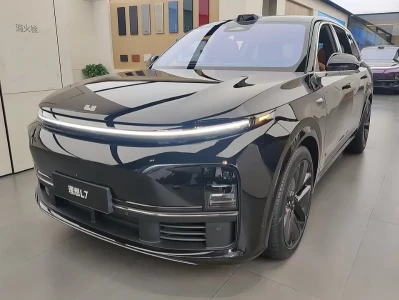 理想L7：从“差点被砍”到销量突破30万辆，这款“家庭大五座”SUV凭什么？