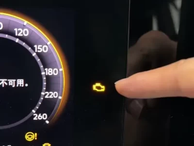 汽车发动机黄灯亮是什么原因_发动机故障灯亮黄灯详解